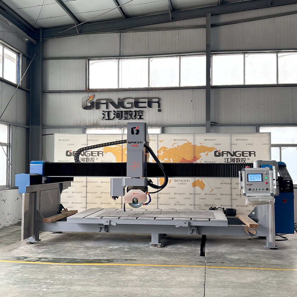 GANGER CNC envía la sierra de puente de 4+1 ejes GQ-3220BM con accesorios a Europa