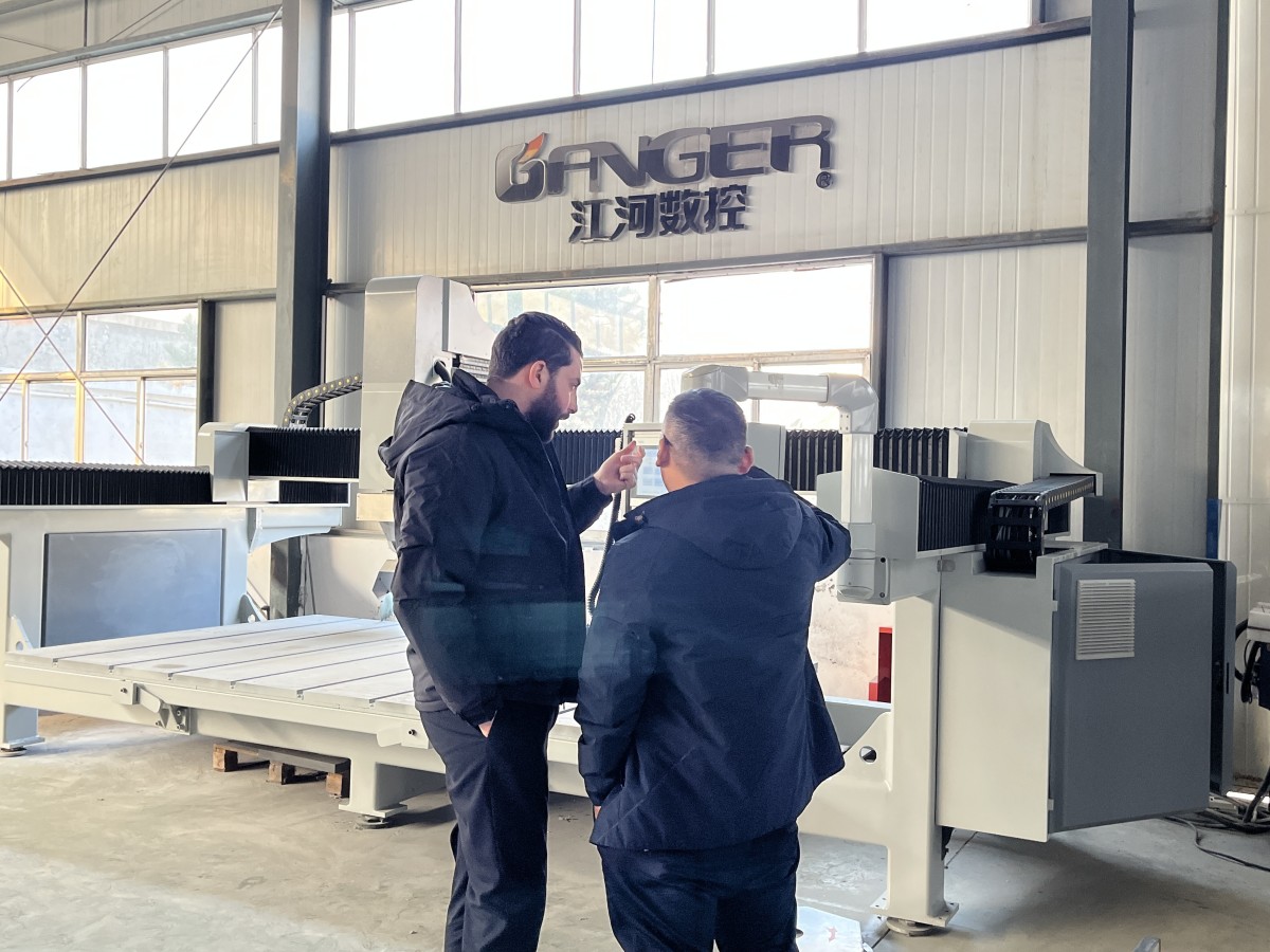 Cliente tunecino visita la fábrica de GANGER CNC