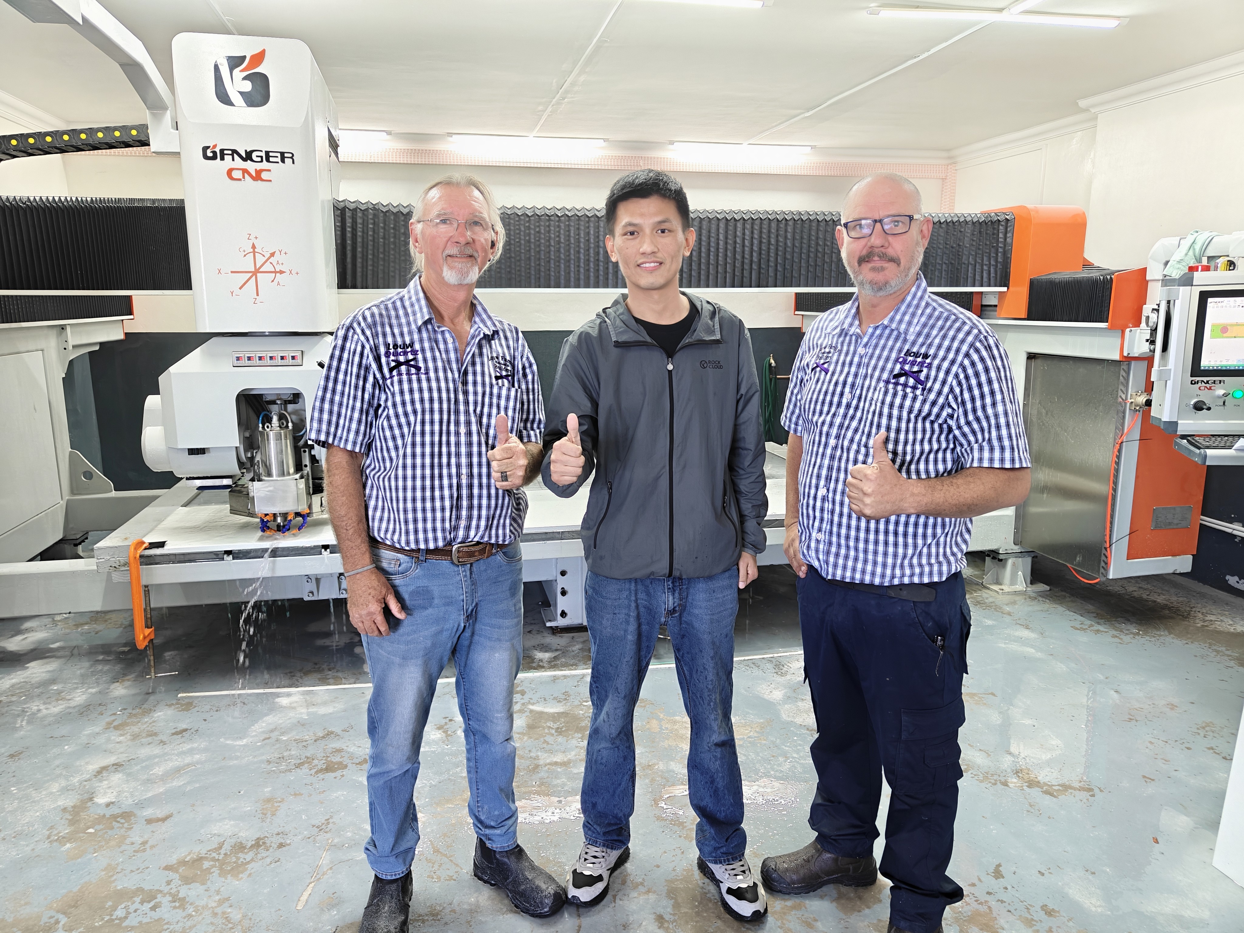 Los ingenieros de GANGERCNC imparten formación local sobre la sierra de puente de 5+1 ejes en Sudáfrica Los ingenieros de GANGERCNC imparten formación local sobre la sierra de puente de 5+1 ejes en Sudáfrica