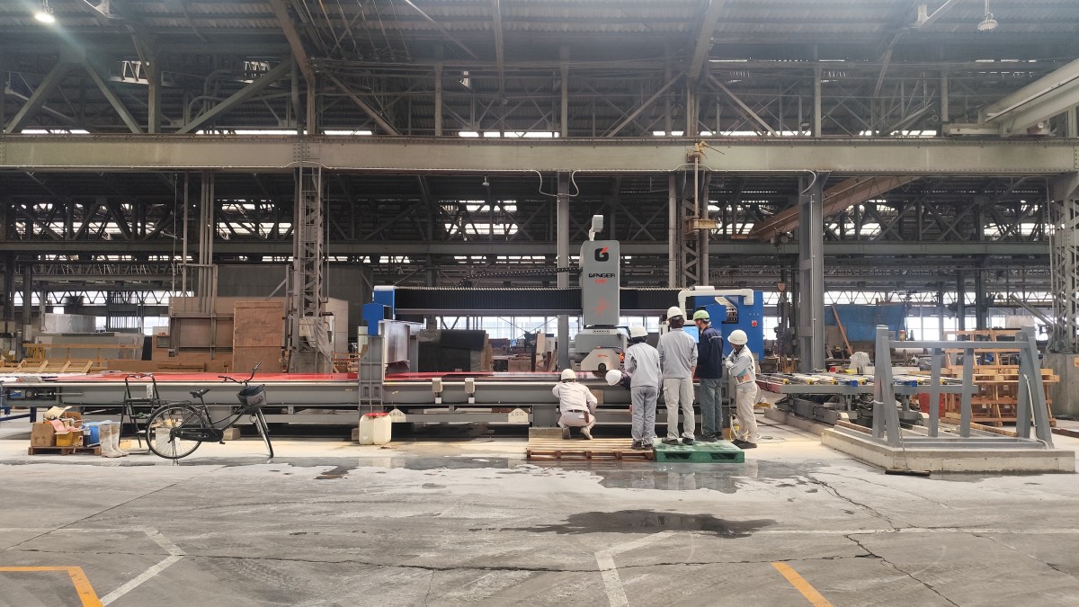 Nuestro equipo de ingenieros completa la formación en maquinaria para piedra en Japón