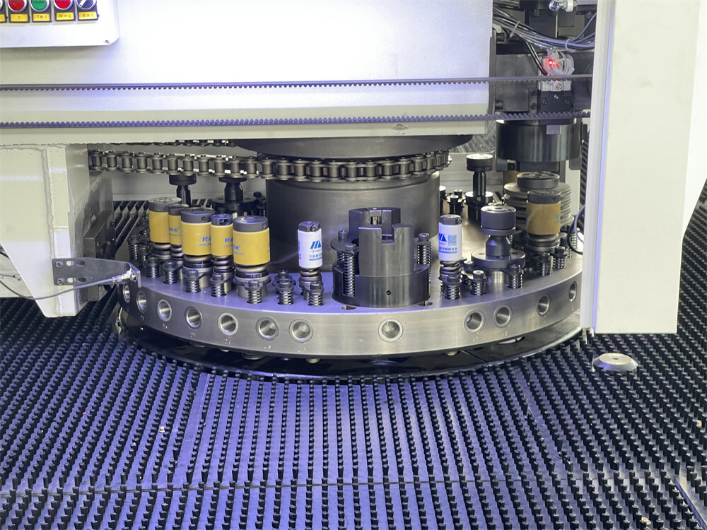 cnc turret punch (1).jpg cnc turret punch (1).jpg