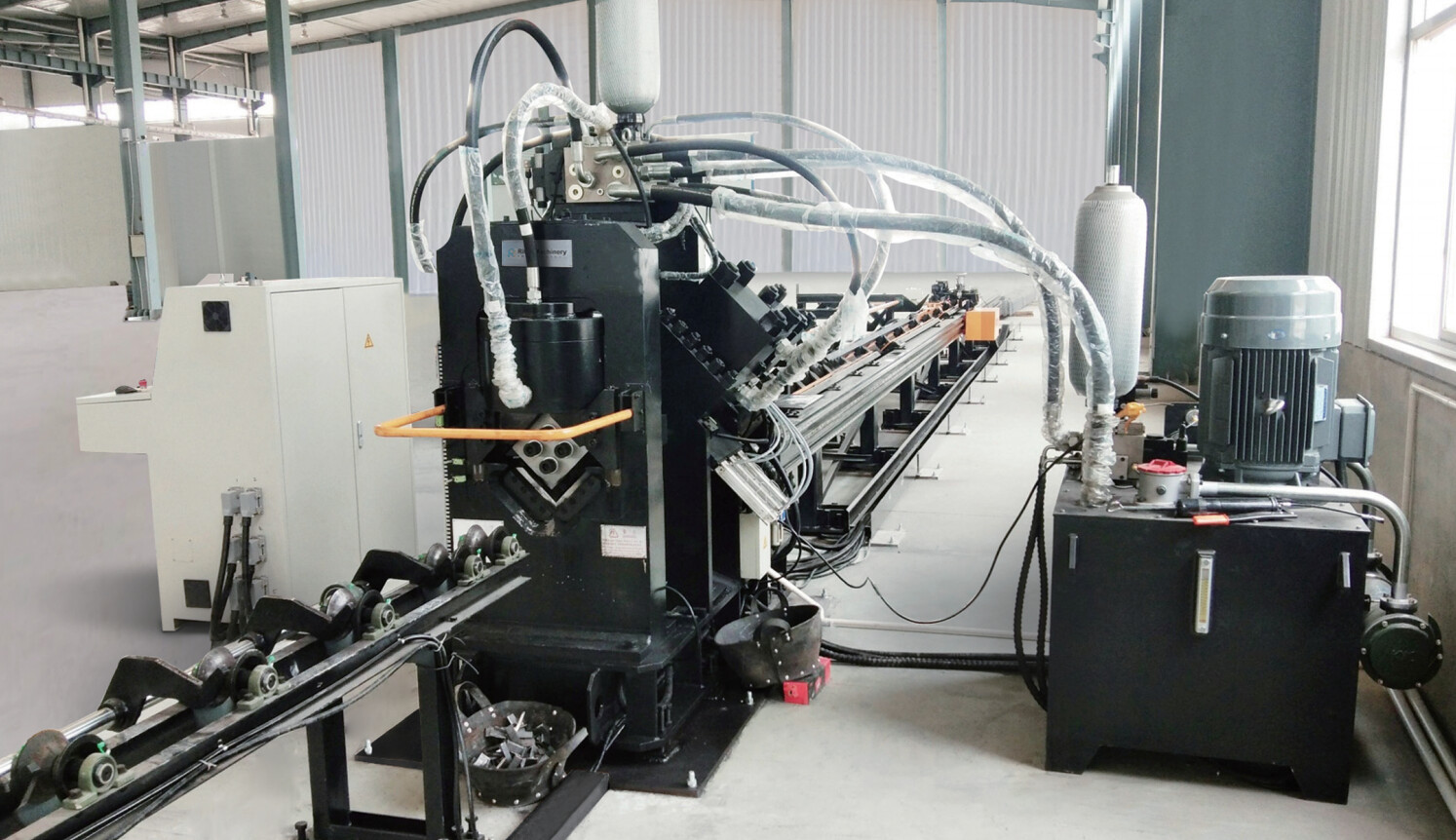 Линия угловой штамповки, маркировки и резки с ЧПУ серии JGX