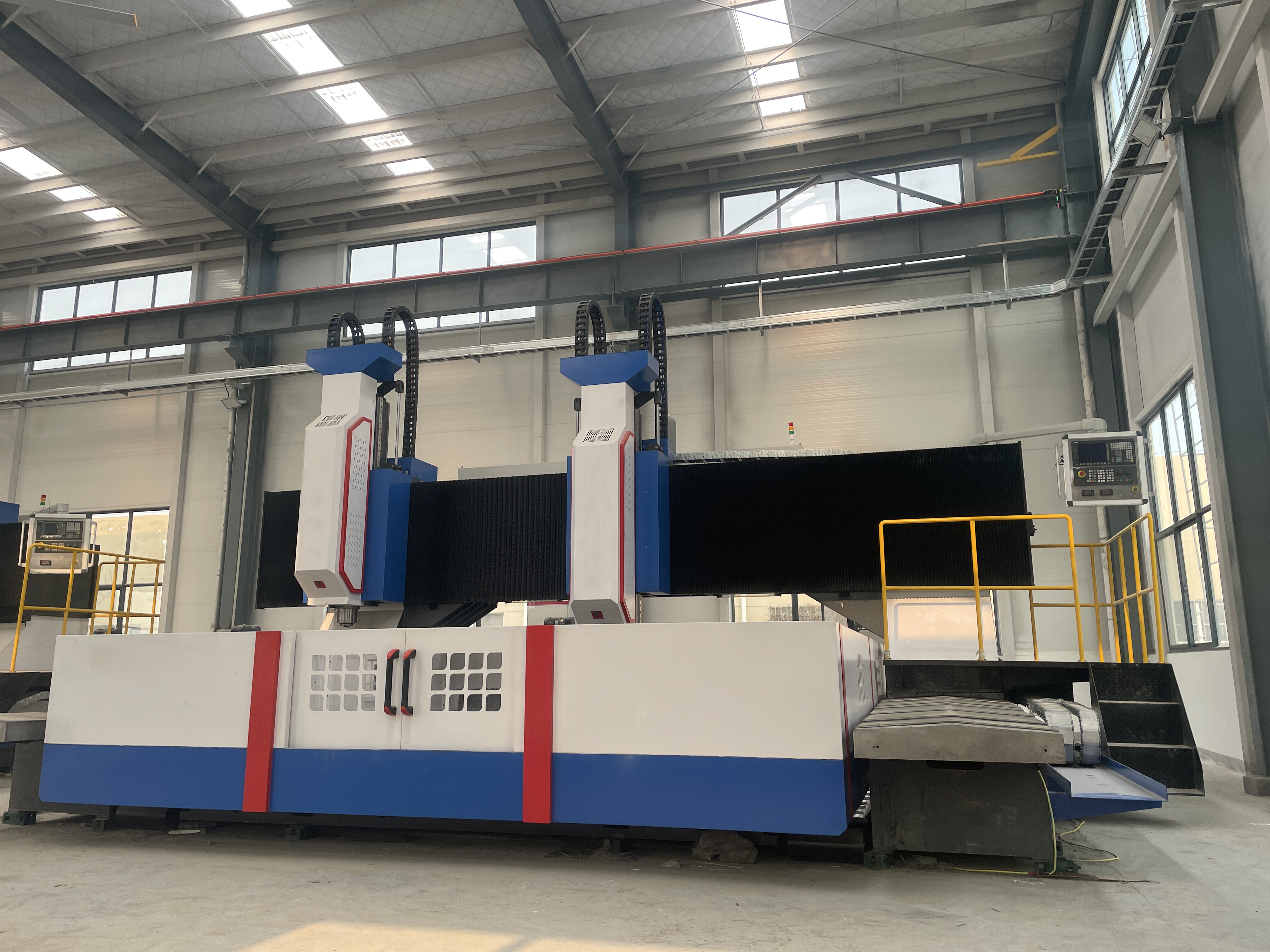 Как выбрать надежного производителя пластинчато-сверлильного станка с ЧПУ?