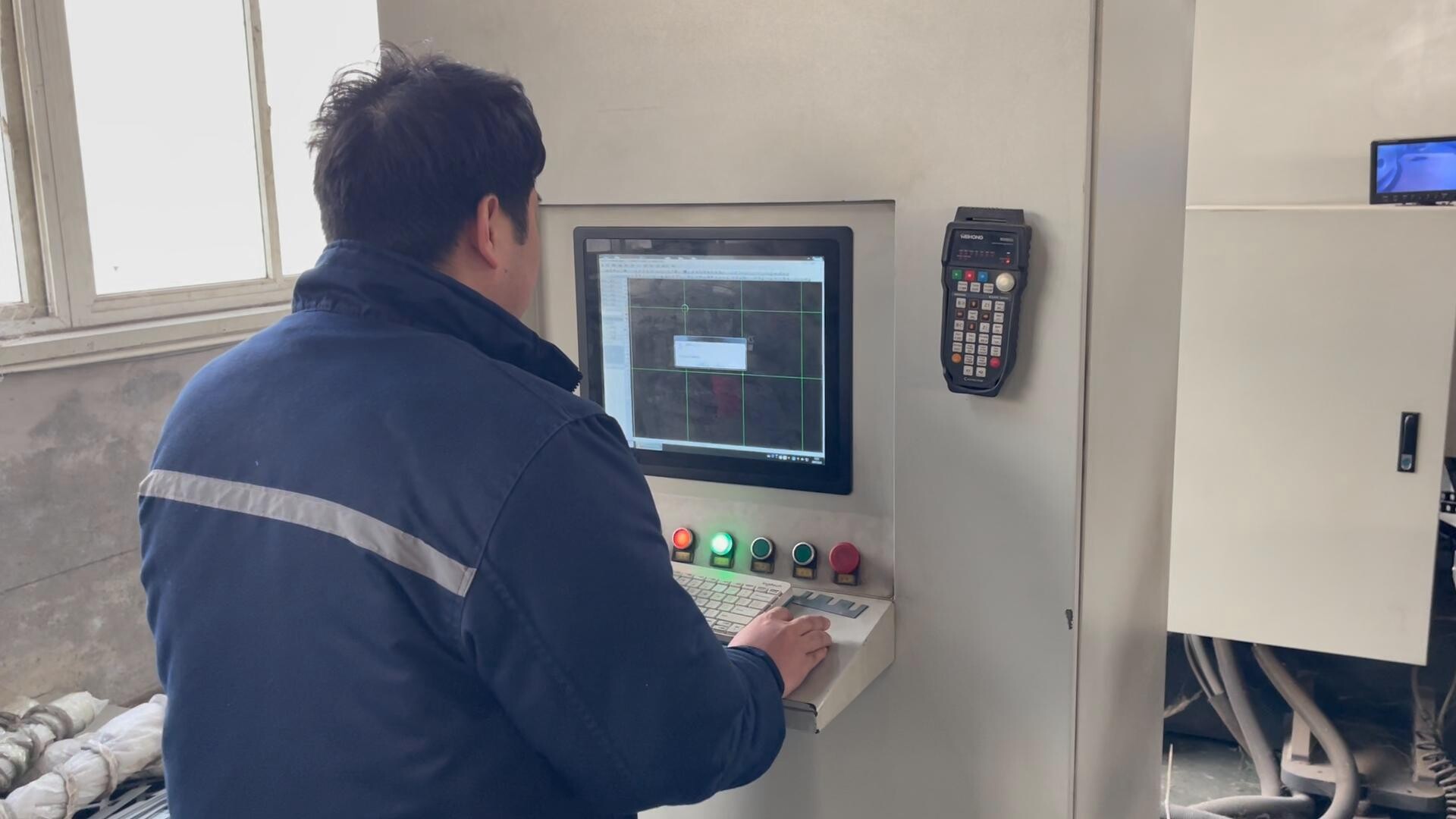 Сложность обучения работе на револьверном координатно-пробивном прессе с ЧПУ