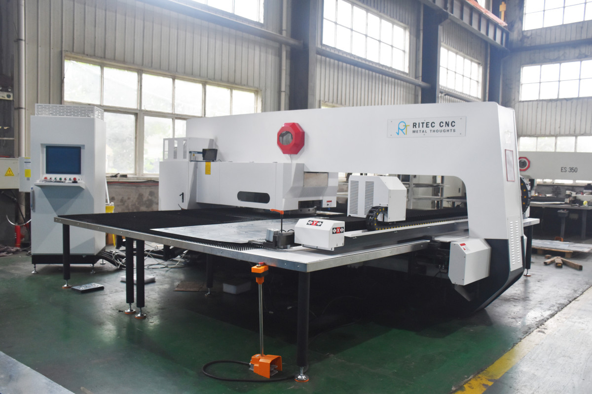 CNC turret punching press CNC turret punching press
