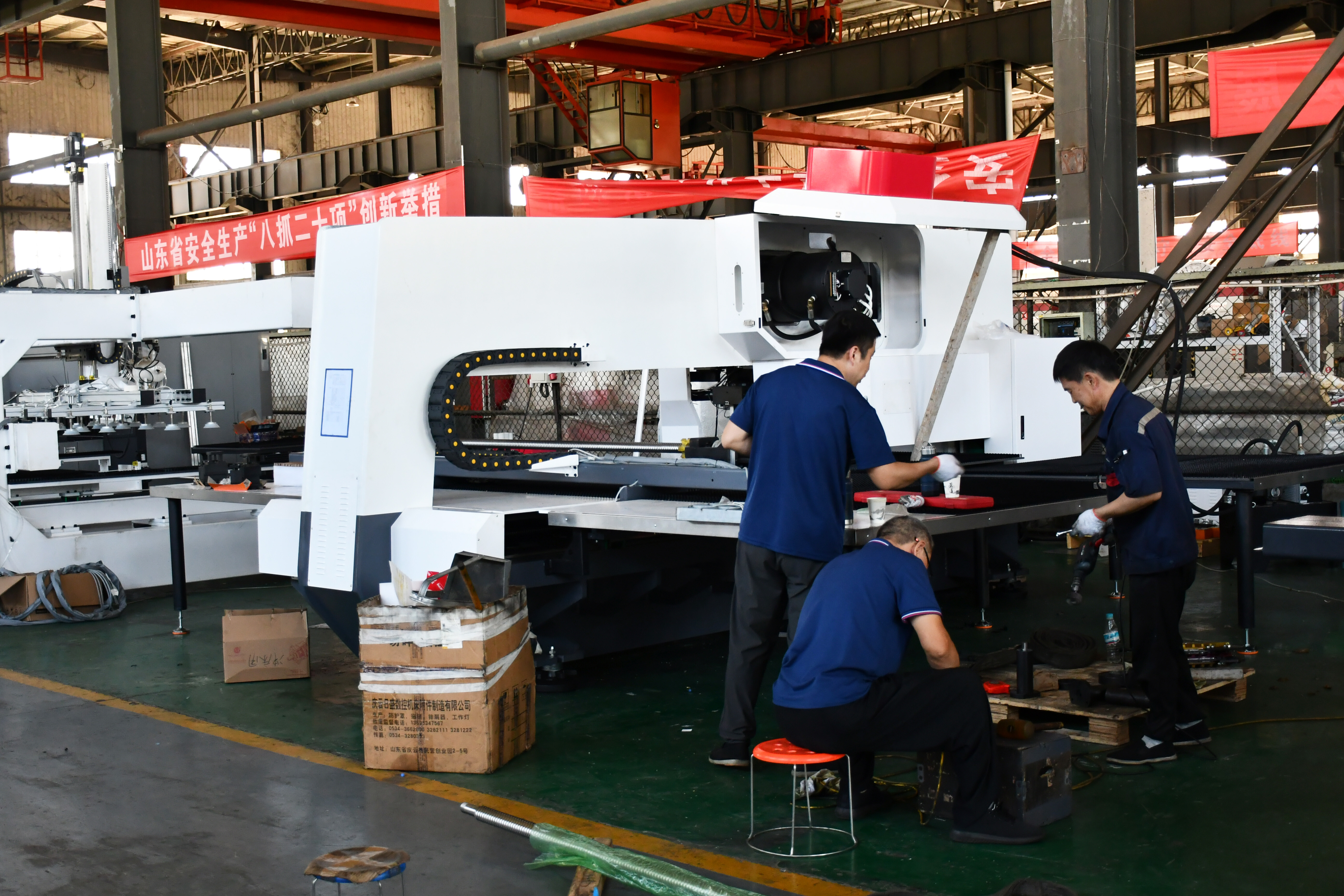 Каковы риски при эксплуатации координатно-пробивного пресса с ЧПУ? 