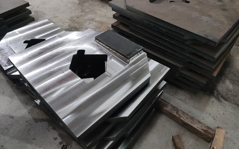 CNC drilling milling machines.jpg