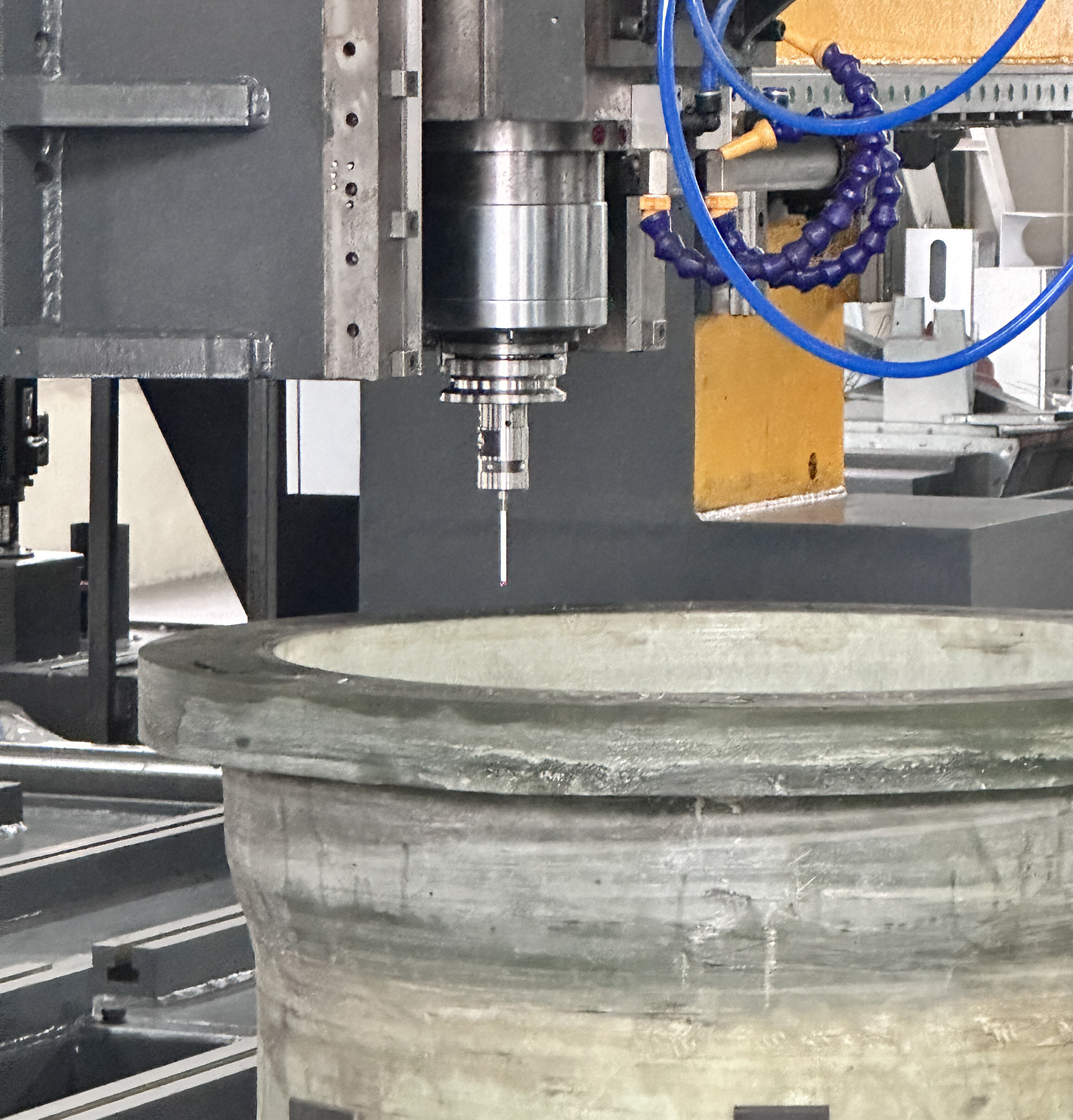 Вертикально-сверлильные станки с ЧПУ в сравнении с пластинчато-сверлильными станками с ЧПУ