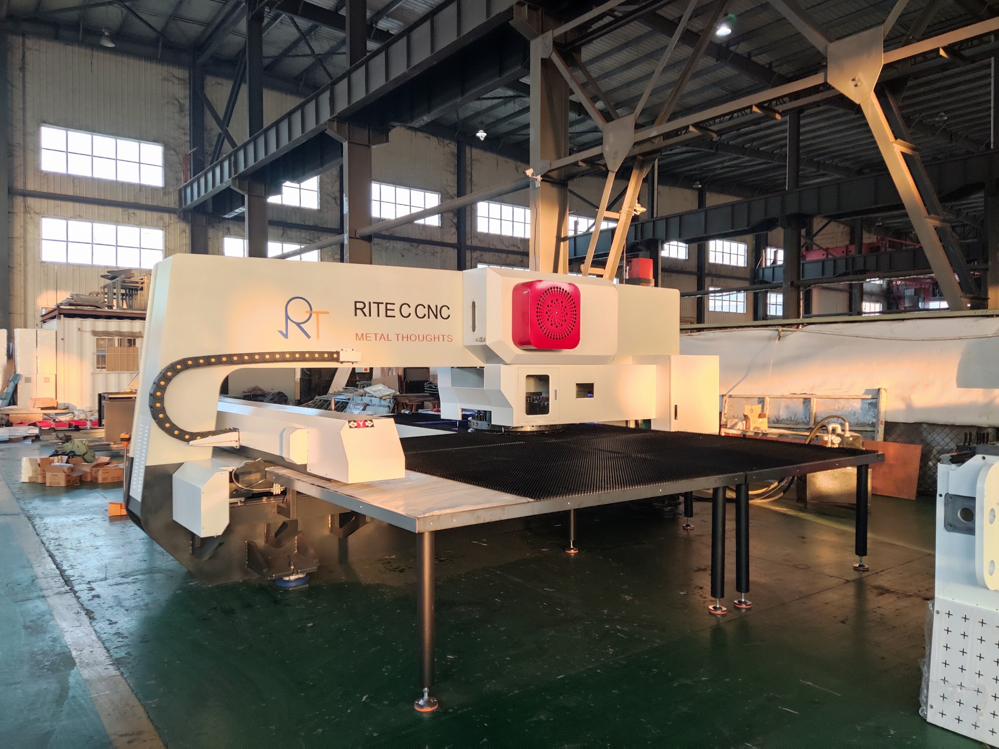 Что такое Сервоударный пресс с ЧПУ?