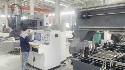 In order to verify the entered machining program, a load-free running test is carried out after the cnc machine is assembled