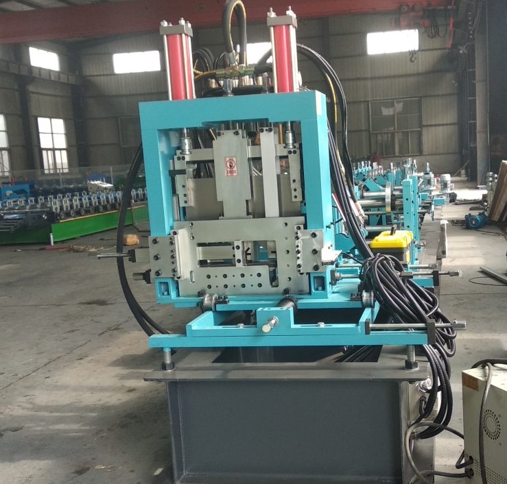 Профилегибочная машина для производства прогонов CZ