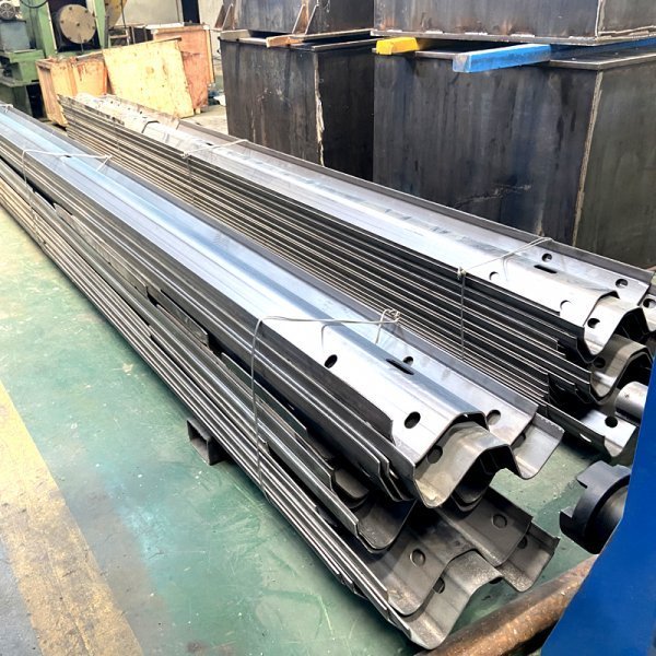 Профилегибочная машина для производства дорожных ограждений