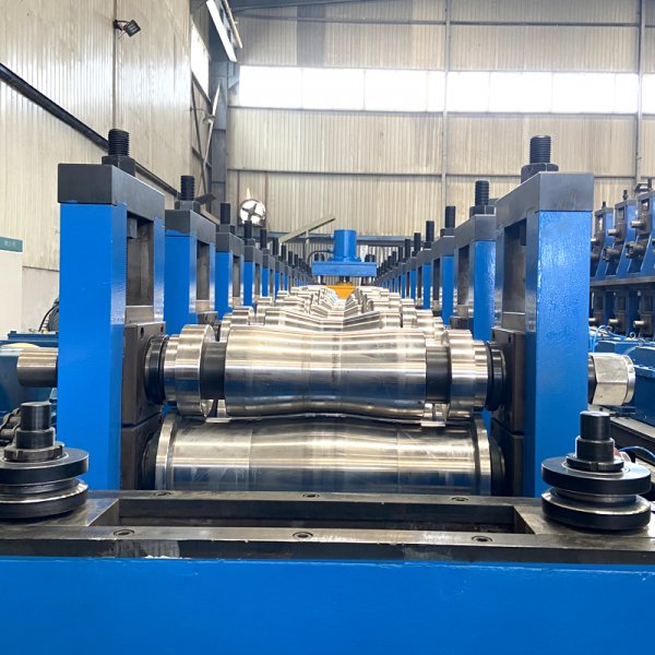 Профилегибочная машина для производства дорожных ограждений