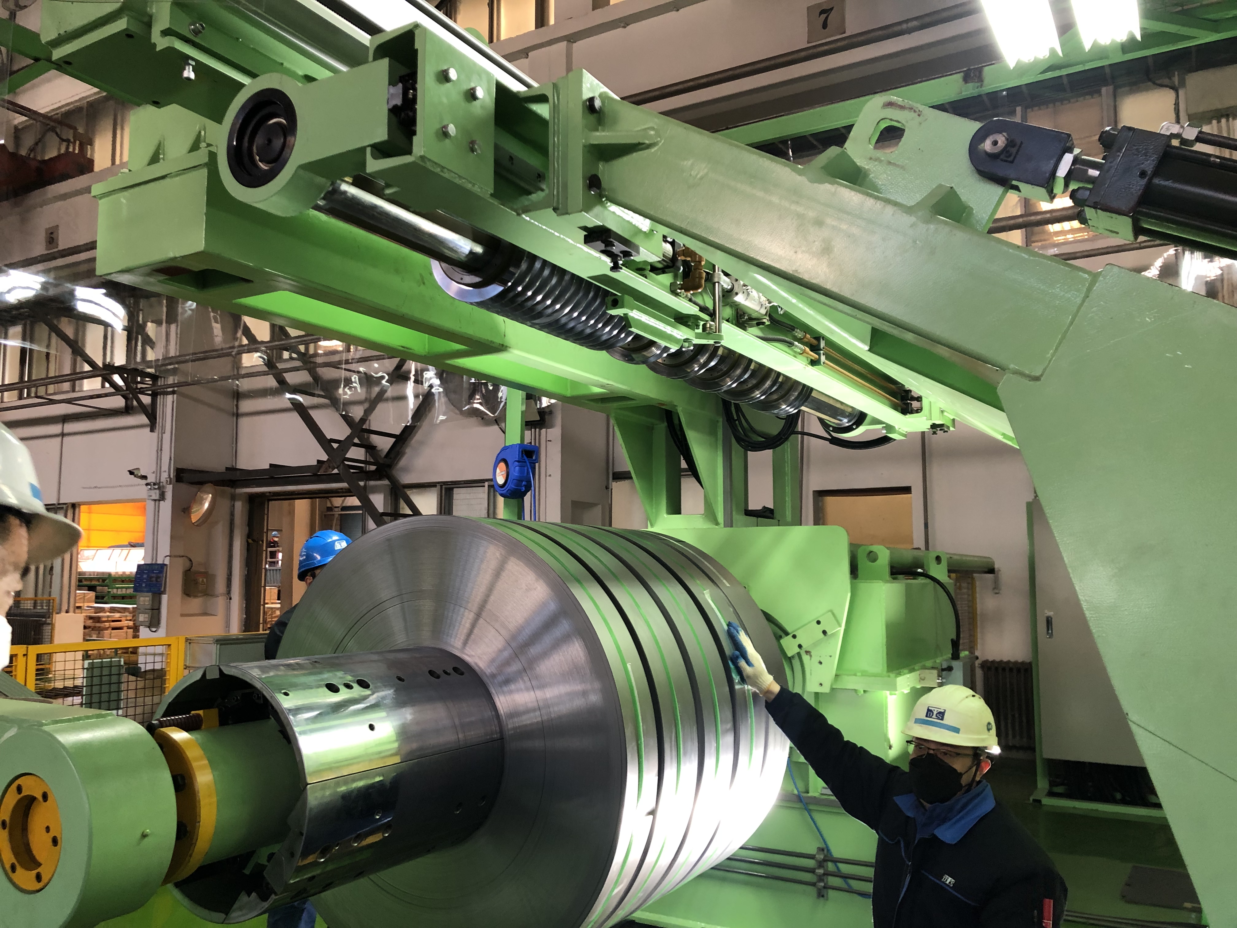 Как обслуживать компоненты на линии продольной резки?