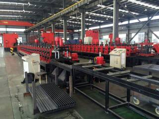 Новое оборудование для производства солнечных фотоэлектрических лесов Профилегибочная машина 