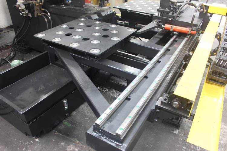 Гидравлический станок с ЧПУ для пробивки и сверления листового металла 