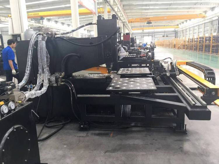 Гидравлический станок с ЧПУ для пробивки и сверления листового металла 