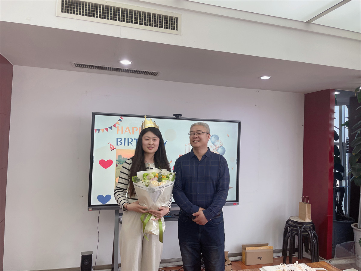 Jinan Ritec празднует день рождения Хайди