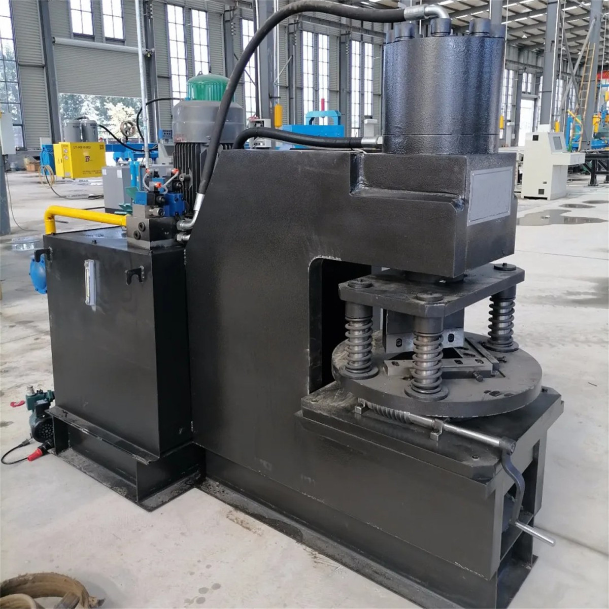 angle notching machine (1).jpg angle notching machine (1).jpg