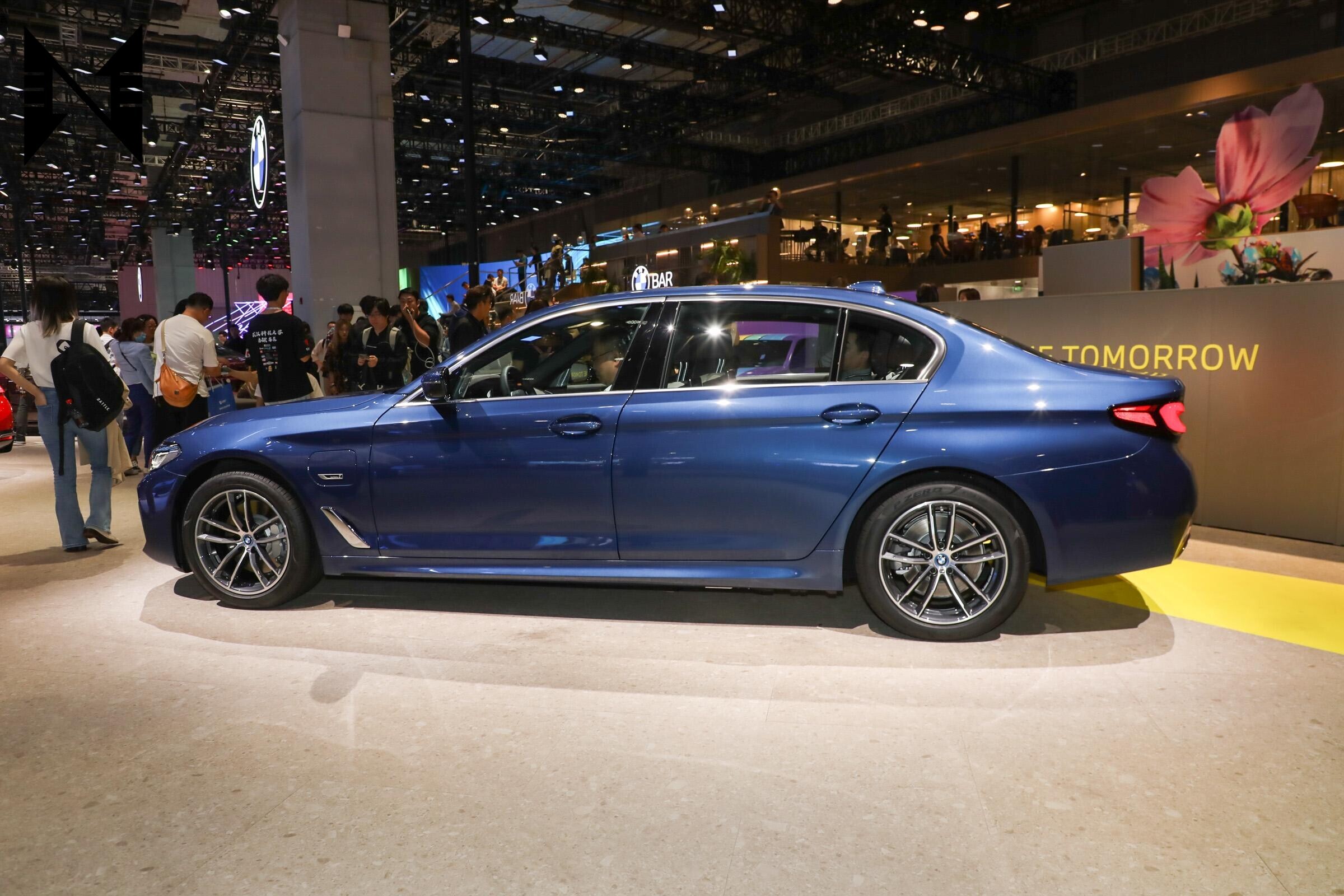 Новый подключаемый гибрид BMW 5 серии PHEV 2022 535Le Luxury Package 4-дверный 5-местный седан