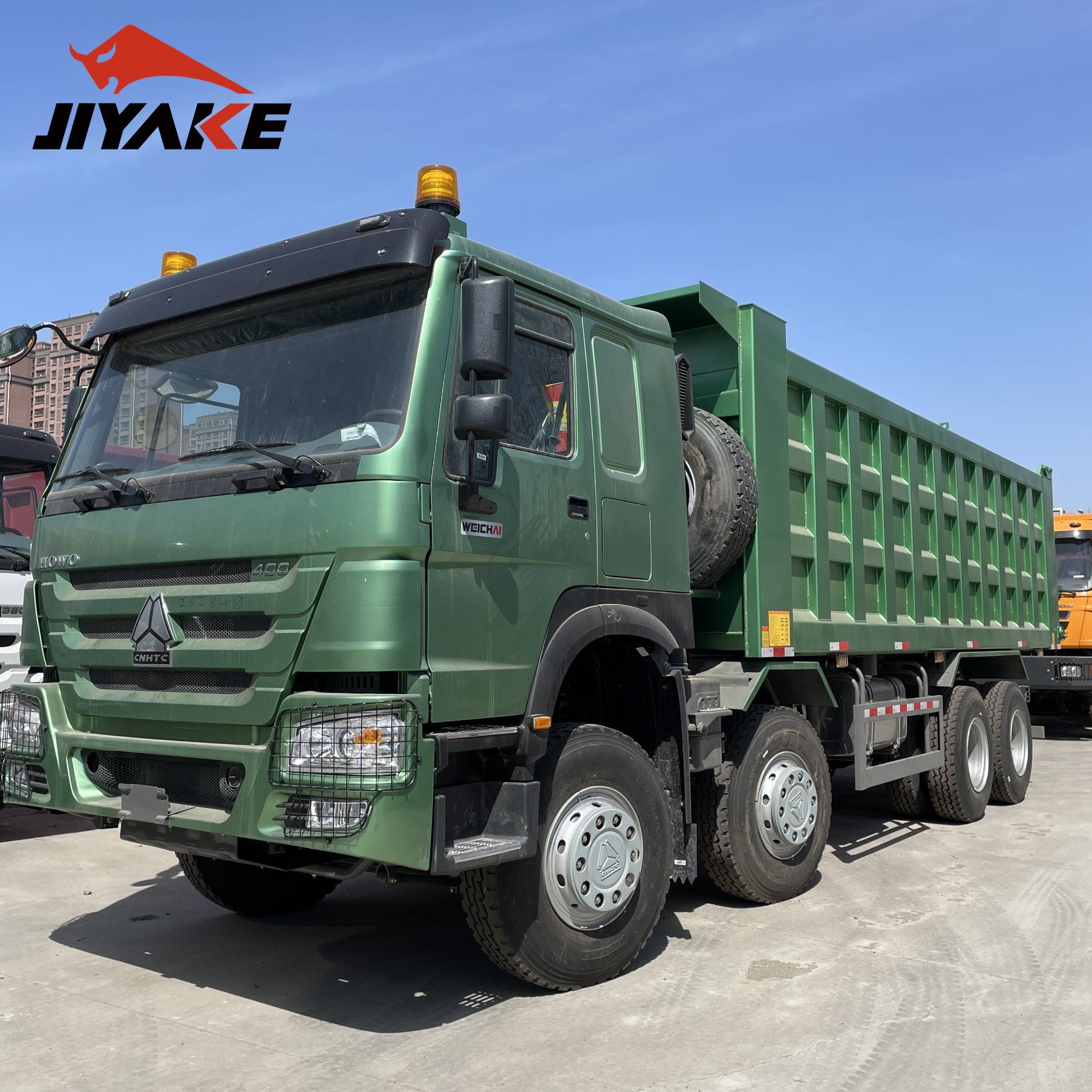 Camión volquete 8X4 de 400 HP