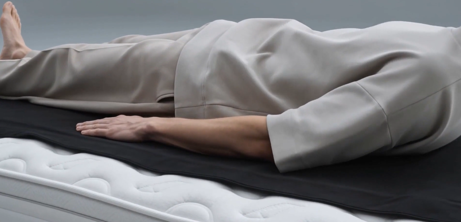 Flexible fabric sensing, precisely capturing full-body lying pressure.