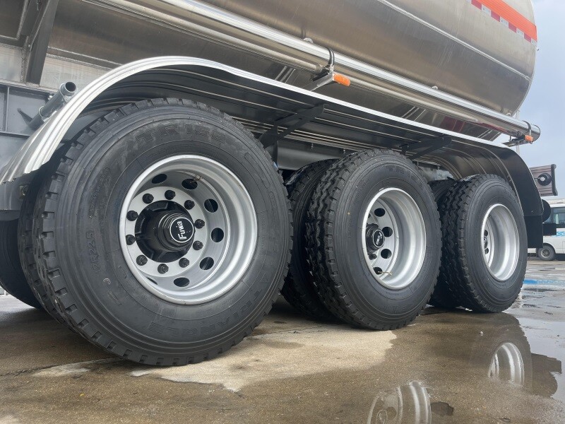 Алюминиевый полуприцеп-цистерна