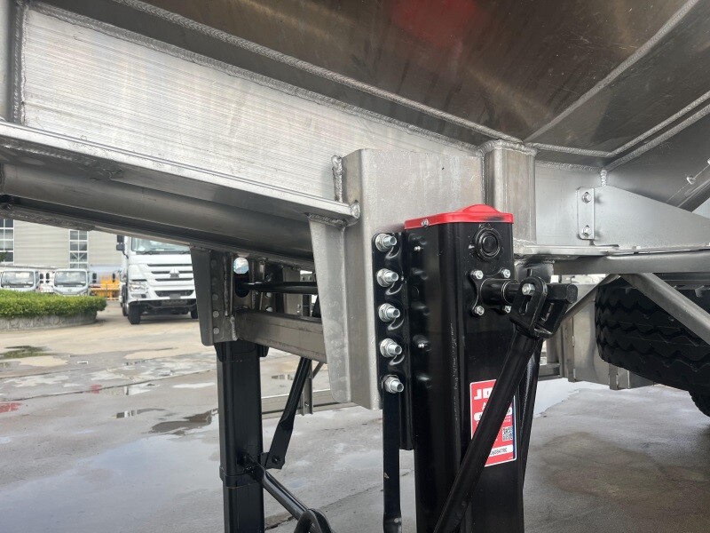 Алюминиевый полуприцеп-цистерна