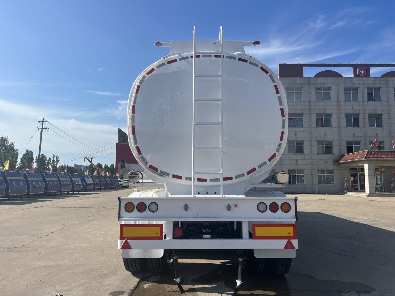 Полуприцеп-цистерна для перевозки нефти 3 оси