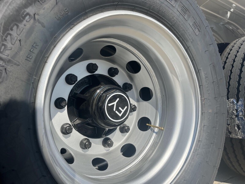 Полуприцеп-цистерна для перевозки нефти 3 оси