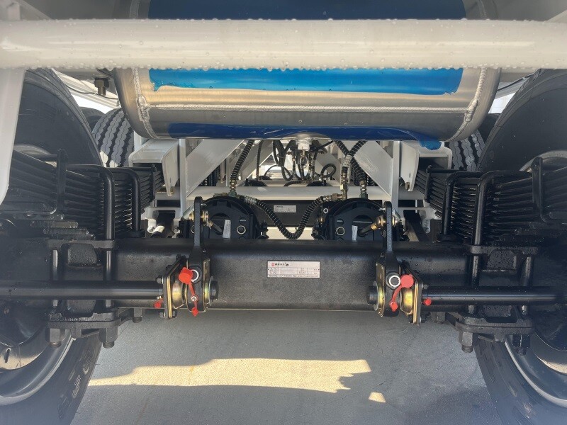 Полуприцеп-цистерна для перевозки нефти 3 оси