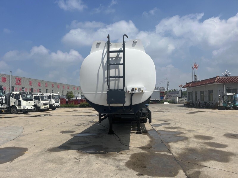 Полуприцеп-цистерна для топлива