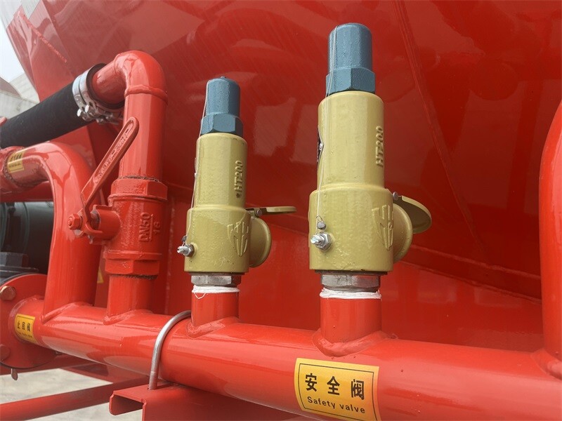 Полуприцеп-цистерна для перевозки цемента навалом 60 тонн