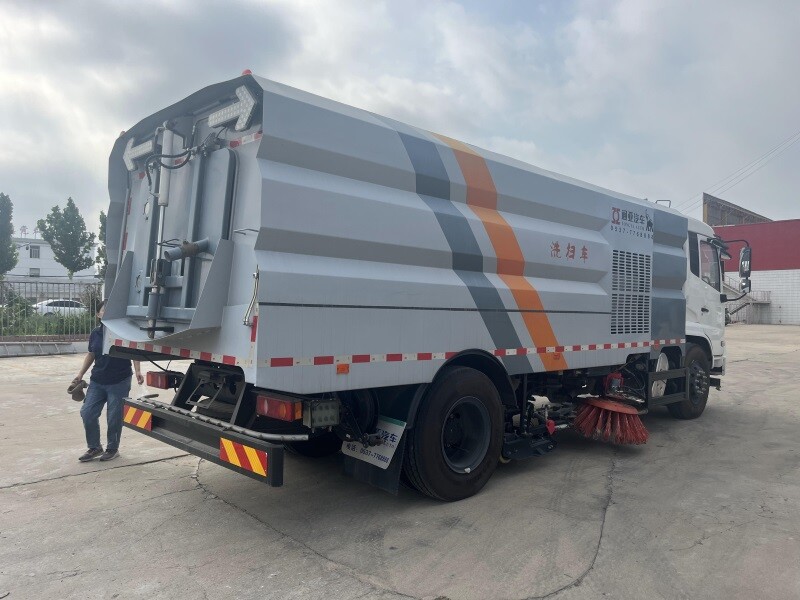 Подметально-уборочная машина