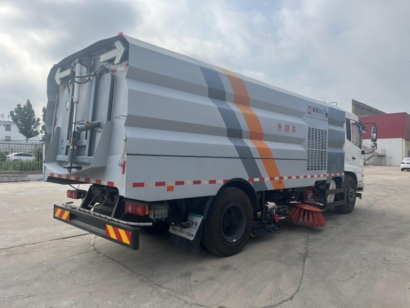 Подметально-уборочная машина