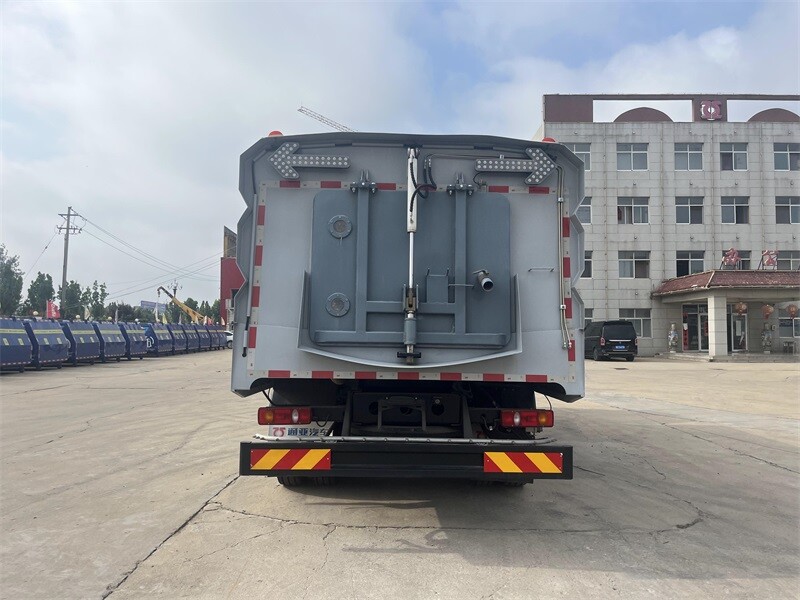 Подметально-уборочная машина