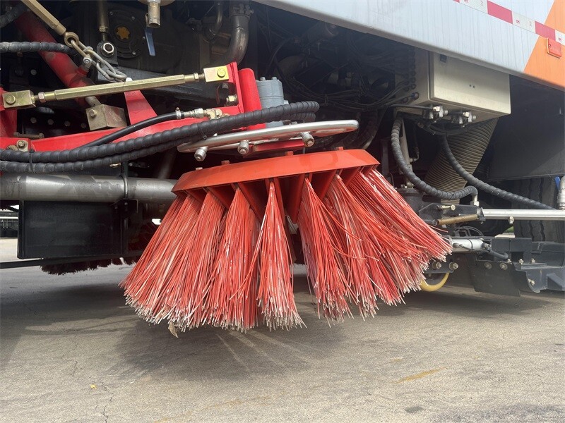 Подметально-уборочная машина