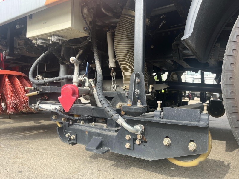 Подметально-уборочная машина