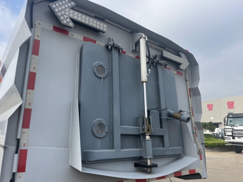 Подметально-уборочная машина