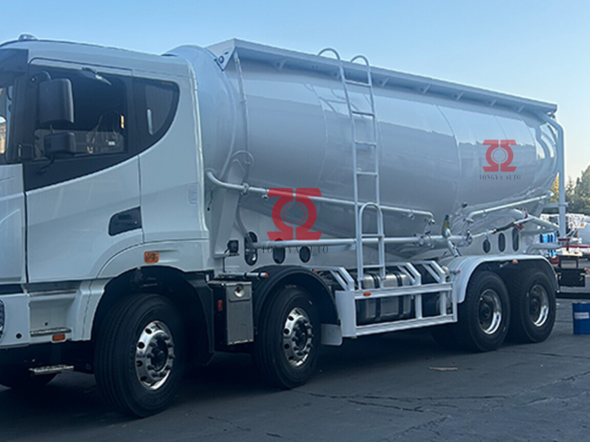 АВТОЦИСТЕРНА ДЛЯ ПЕРЕВОЗКИ ЦЕМЕНТА НАВАЛОМ