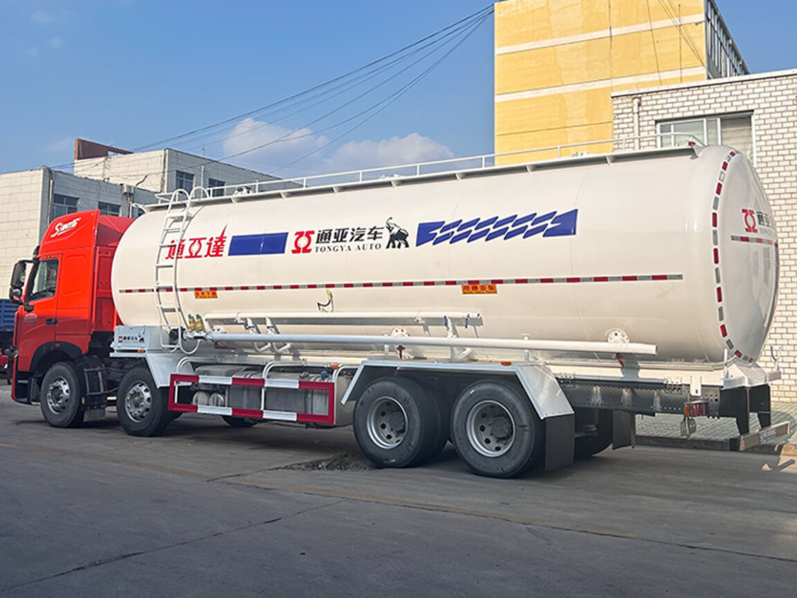 АВТОЦИСТЕРНА ДЛЯ ЦЕМЕНТА НАВАЛОМ