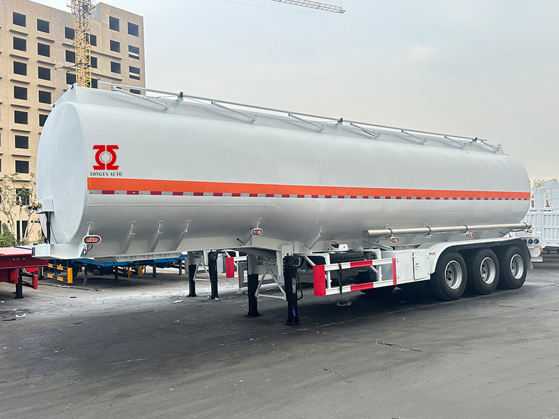 Полуприцеп-цистерна для топлива с 3 осями для продажи