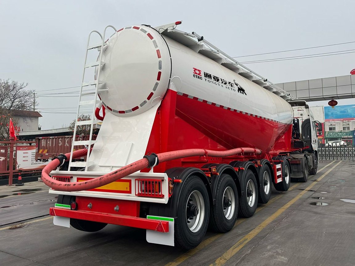 5-осный полуприцеп-цистерна для цемента объемом 66 литров