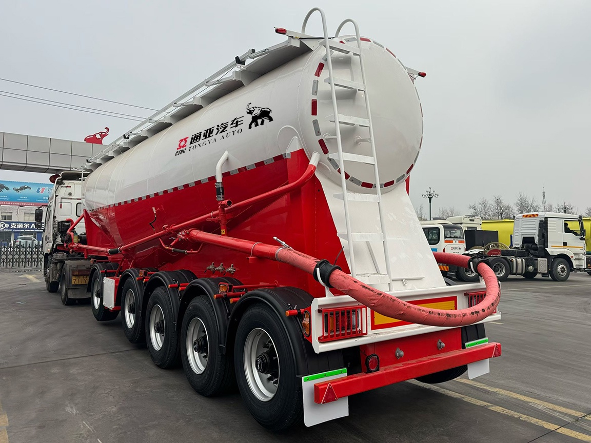 5-осный полуприцеп-цистерна для цемента объемом 66 литров