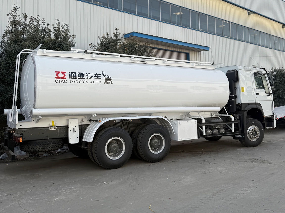 20000-литровая автоцистерна для перевозки топлива