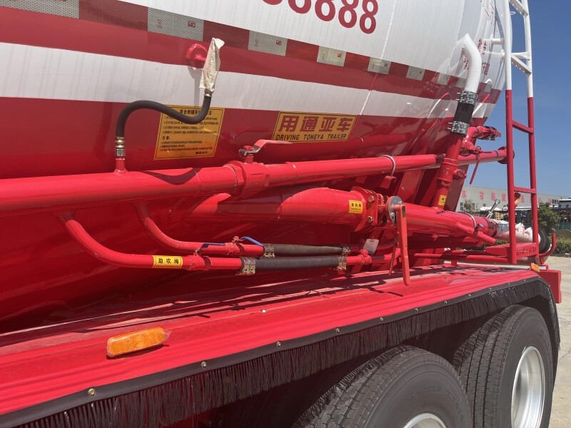 Semirremolque cisterna para cemento a granel