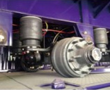 Instalación y depuración exitosa del sistema de suspensión neumática en semirremolques