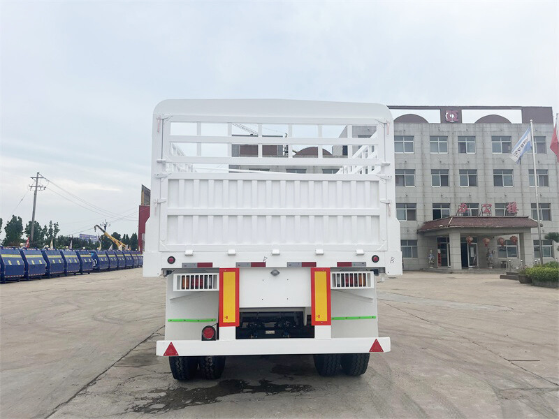 Semirremolque vallado de 3 ejes