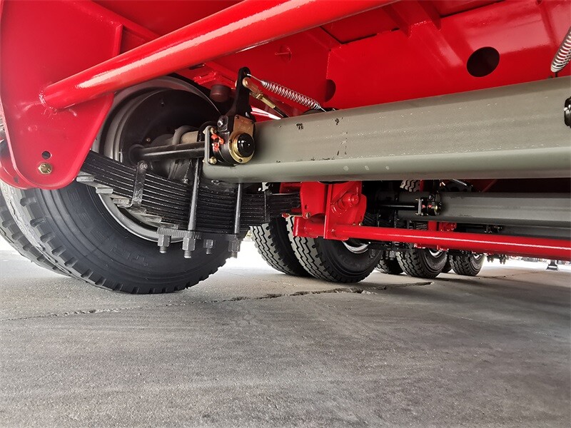 Semirremolque de plataforma baja con carga baja