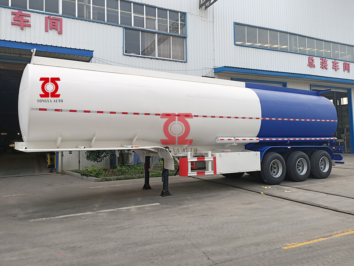 Semirremolque con depósito de combustible de 42000 litros